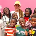 Shakira sorprendi� en Times Square antes del show mundialista m�s esperado