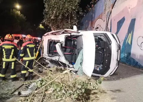 Tres fallecidos y ocho heridos deja un accidente de tr�nsito en el norte de Quito