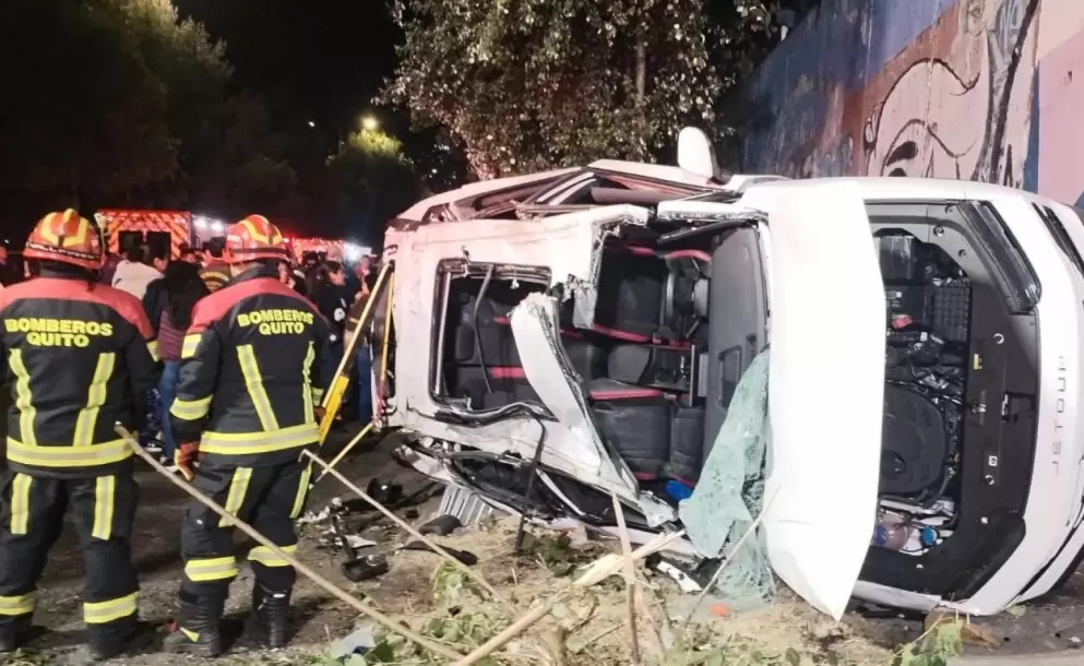 Tres fallecidos y ocho heridos deja un accidente de tr�nsito en el norte de Quito