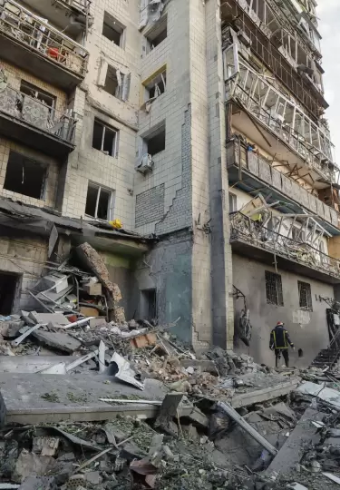 Edificio de Kiev da�ado tras el ataque ruso en la madrugada del 19 de julio.