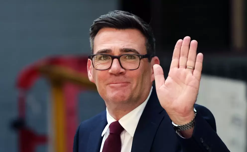 Burnham asume el gobierno brit�nico tras recibir el encargo del rey Carlos III