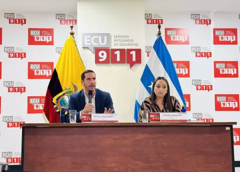 Roberto Luque, presidente del COE Nacional (i) y Carolina Lozano, secretaria de Gesti�n de Riesgos (d).