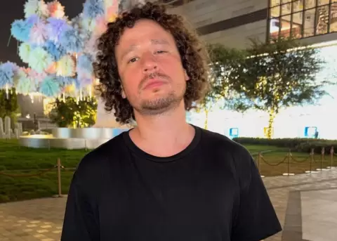 Luisito Comunica desata pol�mica tras comentar presentaci�n de BTS en el Mundial.