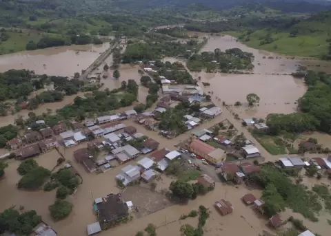 Ecuador activa alerta naranja por evoluci�n de El Ni�o