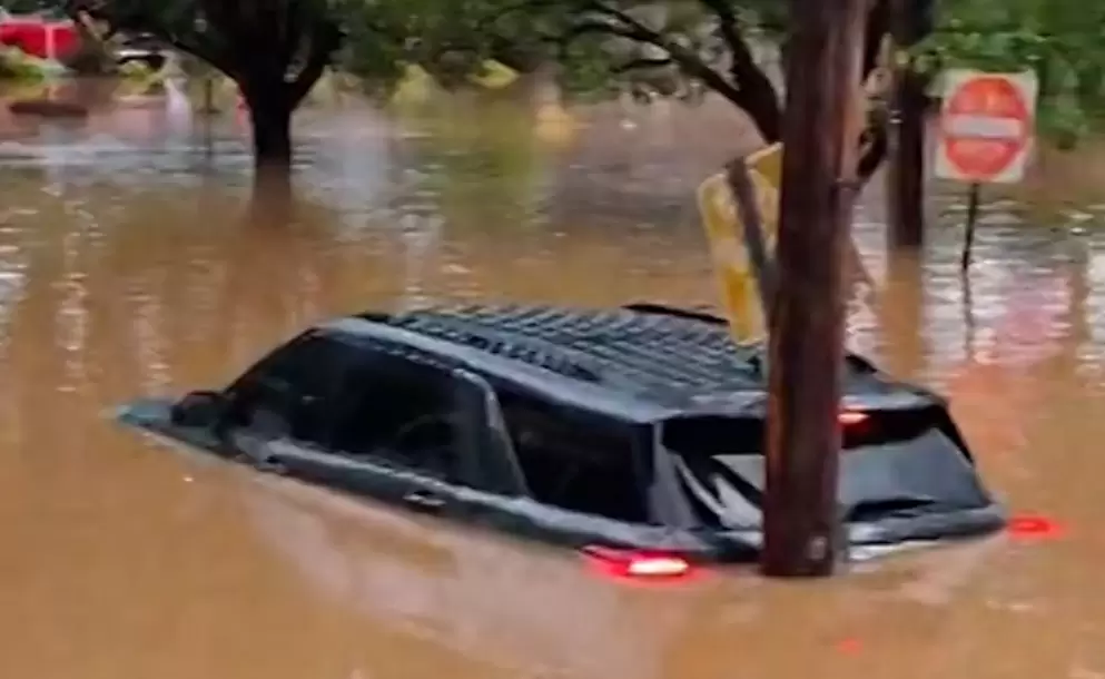 La tormenta tropical Bertha amenaza con inundaciones costeras y fuertes vientos mientras avanza por la costa del Golfo