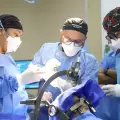 Ecuador realiza su primera cirug�a especializada contra el Parkinson en la salud p�blica