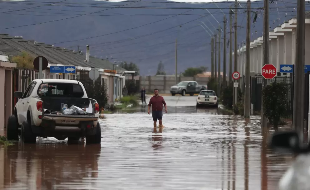 Nuevo balance de Senapred por sistema frontal: Se mantienen 13 fallecidos y aumentan a 18 los desaparecidos en Chile