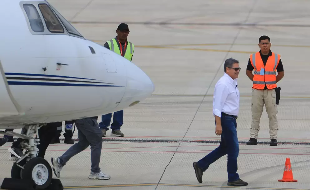 Juan Orlando Hern�ndez vuelve a Honduras para enfrentar la Justicia tras indulto en EE.UU.