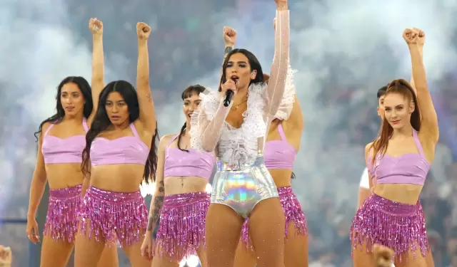 Dua Lipa trasciende la m�sica con impacto cultural, literario y social global.