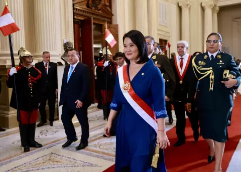 Keiko Fujimori ingresando a la sede del Congreso de Per� para su posesi�n presidencial.