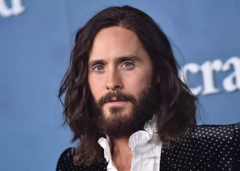 Nuevas denunciantes acusan a Jared Leto de abuso sexual reiterado.