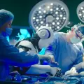 Robots humanoides operan por primera vez a un cerdo vivo