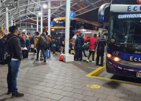 Buses interprovinciales en Quito.