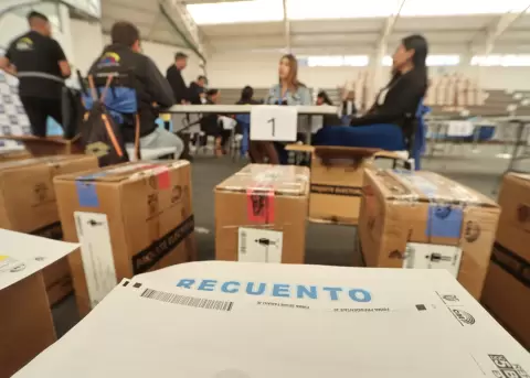 Recuento de actas del exterior el 20 de noviembre del 2025.