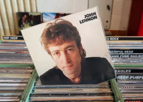 Aparece una grabaci�n in�dita de John Lennon.