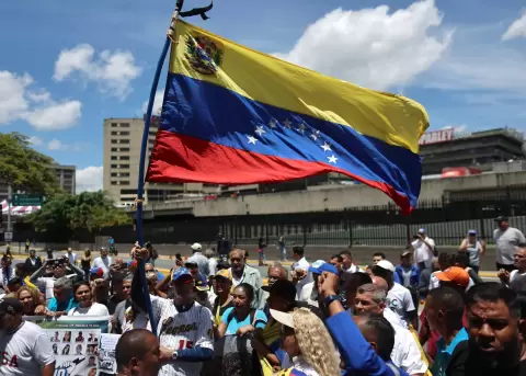 Personas se manifiestan este s�bado para exigir que sea p�blico el di�logo que comienza hoy entre el chavismo y un grupo opositor.