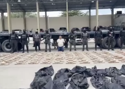 Polic�a Nacional incaut� 600 kilos de coca�na ocultos en un doble fondo de un tr�iler durante un operativo en el peaje de Chong�n.