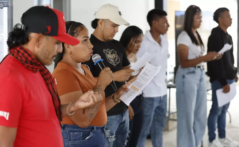 Exguerrilleros piden a De la Espriella continuar con proceso de paz en el sur de Colombia