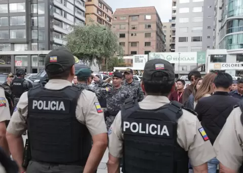 Pablo D�vila (c), comandante general de la Polic�a, durante el inicio de operativos en Quito, el 4 de agosto de 2026.