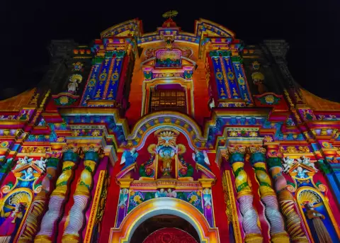 Festival suspendido golpea turismo, comercio, cultura y expectativas econ�micas de Quito hist�rico.
