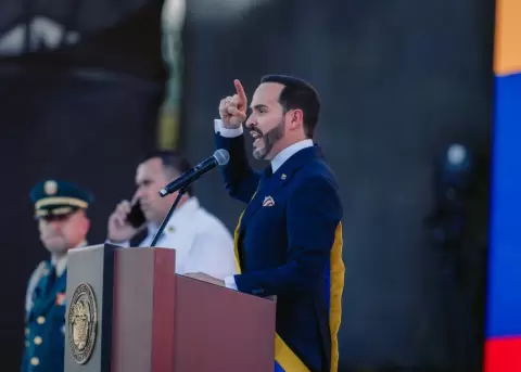 El presidente de Colombia, Abelardo de la Espriella, da un discurso durante la ceremonia de investidura el 7 de agosto de 2026.