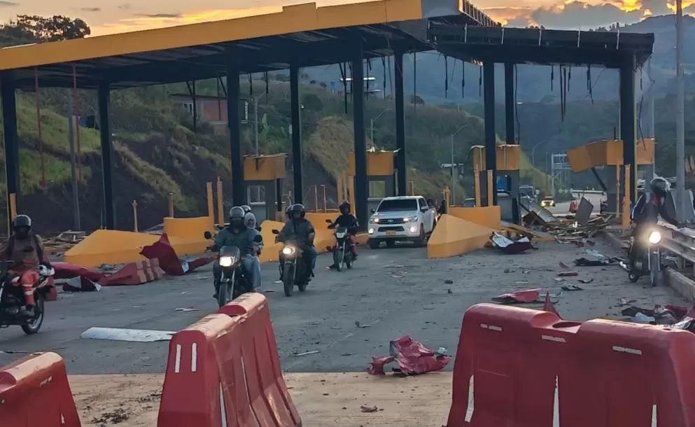 Atentan con explosivos contra el nuevo peaje de la v�a Panamericana en Valle del Cauca