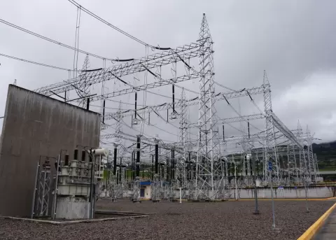 Construcci�n de la l�nea de transmisi�n Tisaleo-Totoras, en Tungurahua.