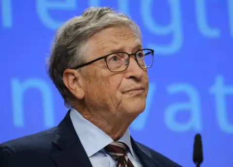 Bill Gates reabre el debate sobre impuestos para robots e inteligencia artificial.