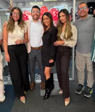 Caf� Fm Mundo celebra cinco a�os de historias, m�sica y compa��a.