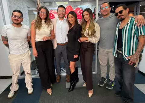 Caf� Fm Mundo celebra cinco a�os de historias, m�sica y compa��a.