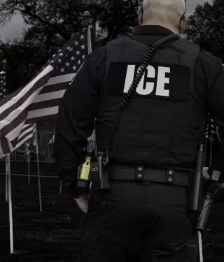 Migraci�n, ICE, Estados Unidos, guantes el�ctricos, redadas, agentes, descargas, pol�mica, derechos, seguridad.