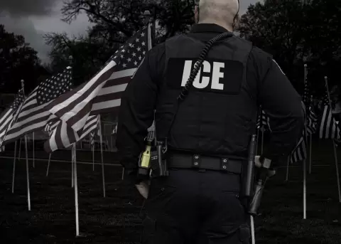 Migraci�n, ICE, Estados Unidos, guantes el�ctricos, redadas, agentes, descargas, pol�mica, derechos, seguridad.