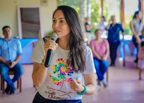 Luisa Gonz�lez, precandidata a la Prefectura de Manab�.