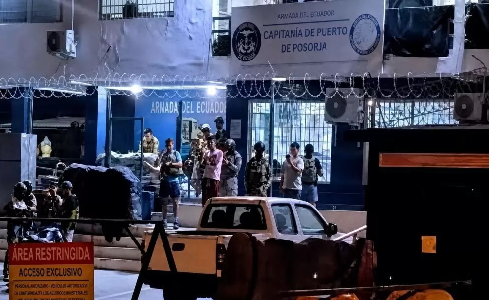 Disparos, explosivos y da�os: as� fue el ataque contra la Capitan�a de Posorja