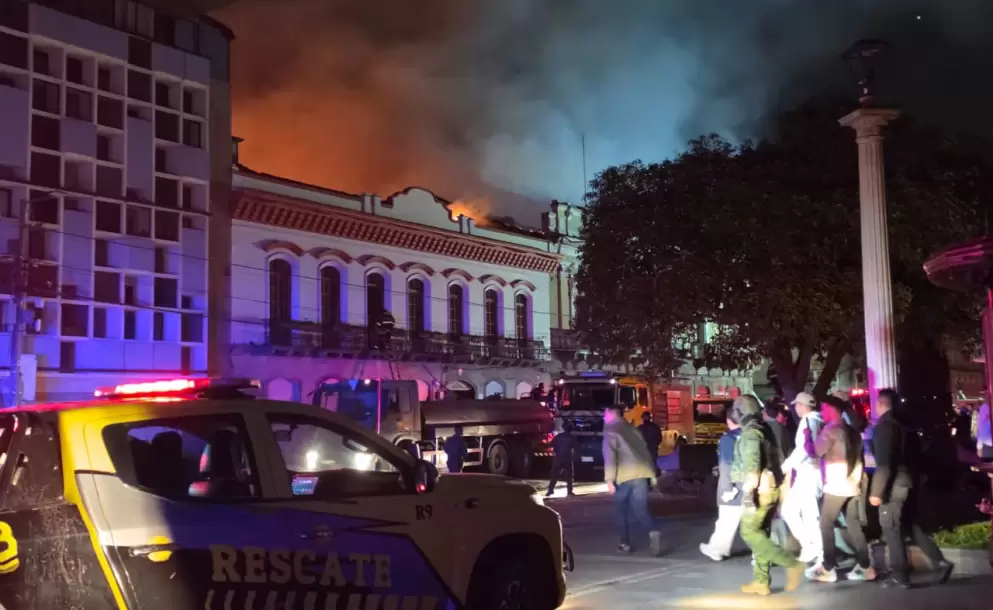 Incendio estructural en el centro de Riobamba fue controlado, seg�n Bomberos de la ciudad