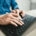 550 mil j�venes no estudian ni trabajan en Ecuador: "Se necesitan pol�ticas integrales y no aisladas", dice Santiago Garc�a
