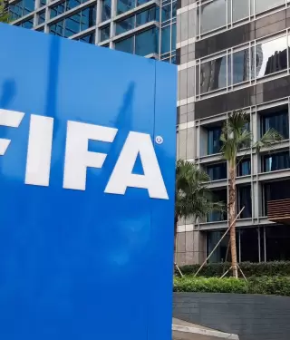 Crisis interna sacude FIFA tras salida de alto directivo cr�tico.
