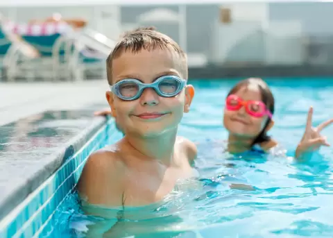 Las amistades de verano pueden ser breves, intensas y dif�ciles de conservar.