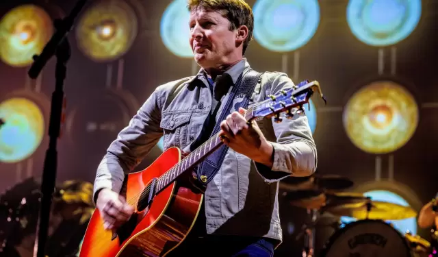 James Blunt vuelve con una canci�n fresca, rom�ntica y llena de verano.