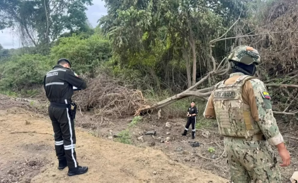 Encuentran restos �seos durante un operativo militar en Guayas