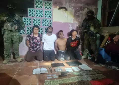 Cuatro presuntos miembros de Los Lobos fueron detenidos en el Comit� del Pueblo, en Quito.
