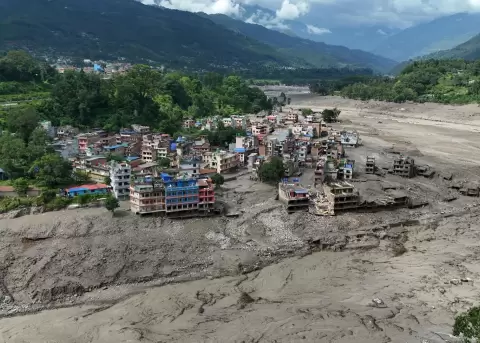 Vista a�rea de Trishuli, en el distrito nepal� de Nuwakot, donde varias personas han muerto.