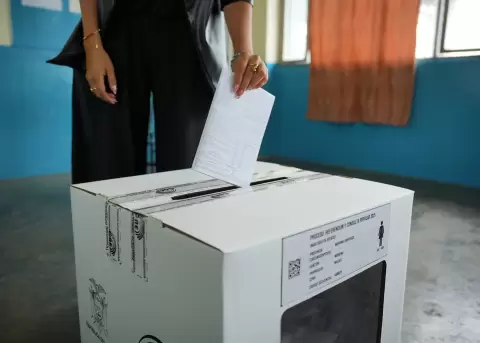Mauricio Alarc�n, analista pol�tico, explica las alianzas para las adelantadas elecciones seccionales.