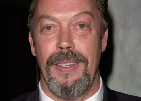 Tim Curry dej� personajes inolvidables que marcaron generaciones dentro del cine.