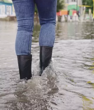 El Ni�o eleva el nivel del mar y aumenta riesgos para las costas ecuatorianas.