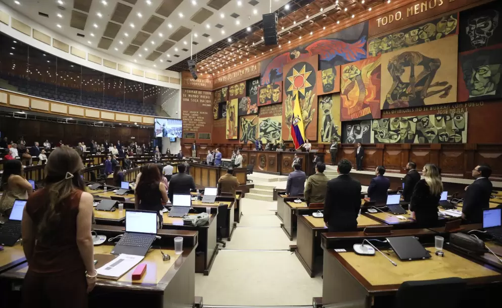 El Pleno aprob� informe sobre Progen que liber� de responsabilidad pol�tica a ministros de Noboa