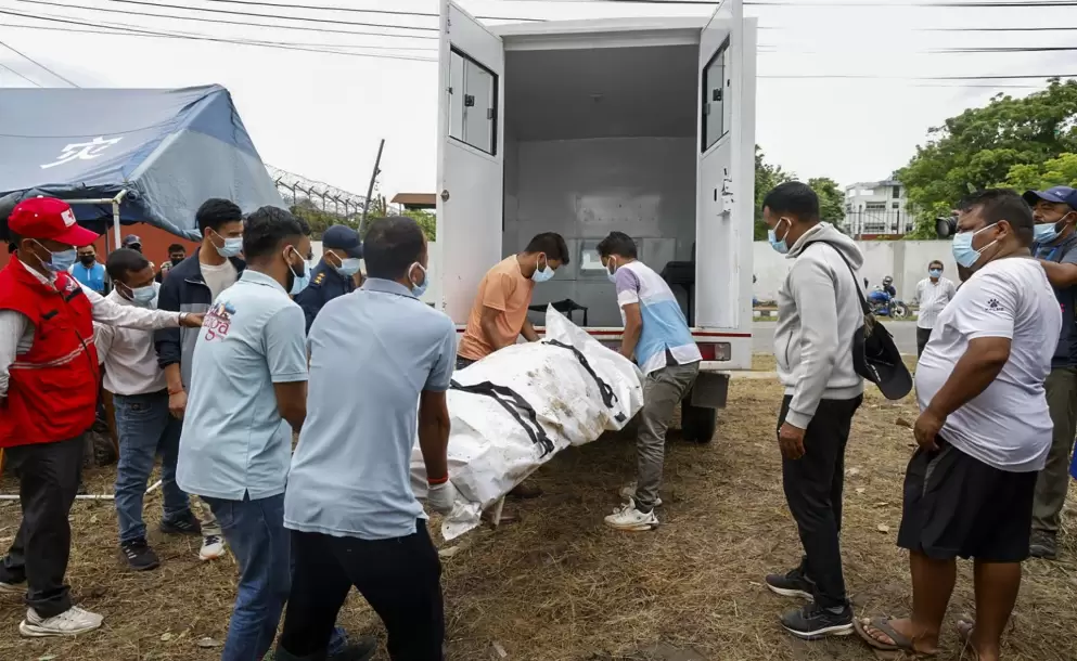 Nepal eleva a 903 los muertos y a 4.247 los desaparecidos por la violenta avalancha