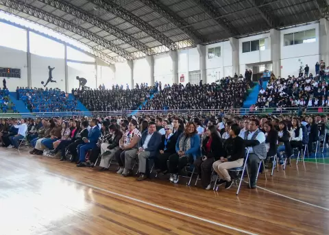 Inauguraci�n del a�o lectivo 2025-2026 en la Unidad Educativa Municipal "Quitumbe", en el sur de Quito.