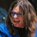 Familia de Ozzy Osbourne conserv� el cuerpo del cantante unos d�as en casa tras su muerte