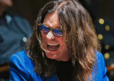 La familia de Ozzy Osbourne, conserv� su cuerpo unos d�as en casa.